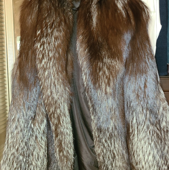 Mid Length Dark Silver Fox Real Fur Wrap - Picture 3 of 8